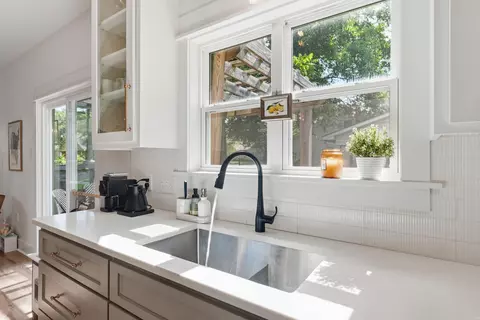 Kitchen - 2015 Scott St, Conway, AR 72034 photo 6 of 6