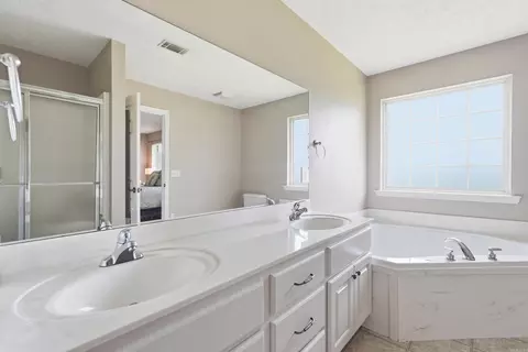 Bath - 2330 Orchid Dr, Conway, AR 72034 photo 3 of 4