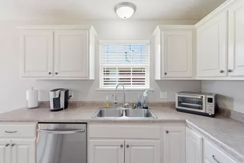 Kitchen - 2330 Orchid Dr, Conway, AR 72034 photo 3 of 4