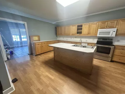 Kitchen - 2012 Martin St, Conway, AR 72034 photo 2 of 4