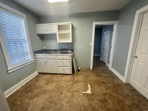 Kitchen - 2012 Martin St, Conway, AR 72034 photo 4 of 4