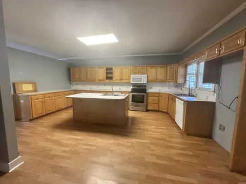 Kitchen - 2012 Martin St, Conway, AR 72034 photo 1 of 4