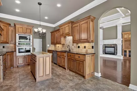 Kitchen - 6181 Pierce Manse Loop, Benton, AR 72019 photo 2 of 3