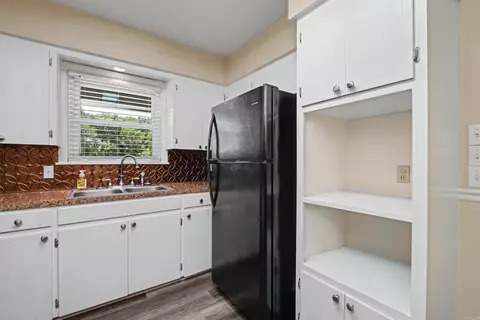 Kitchen - 48 E Main St, Greenbrier, AR 72058 photo 3 of 4