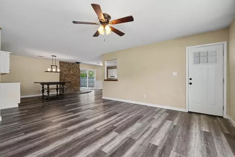 Living - 48 E Main St, Greenbrier, AR 72058 photo 5 of 8