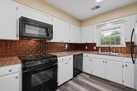 Kitchen - 48 E Main St, Greenbrier, AR 72058 photo 2 of 4