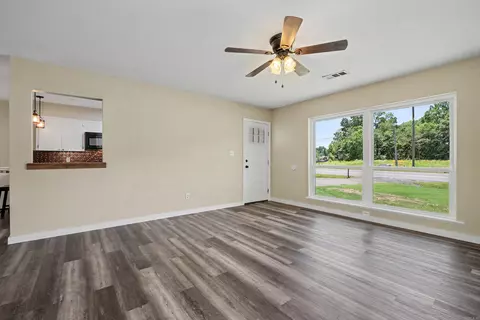 Living - 48 E Main St, Greenbrier, AR 72058 photo 4 of 8
