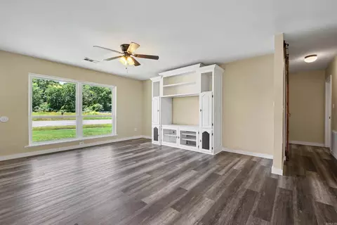 Living - 48 E Main St, Greenbrier, AR 72058 photo 3 of 8