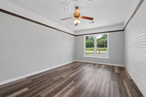 Living - 48 E Main St, Greenbrier, AR 72058 photo 7 of 8