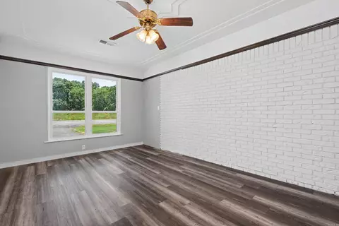 Living - 48 E Main St, Greenbrier, AR 72058 photo 8 of 8
