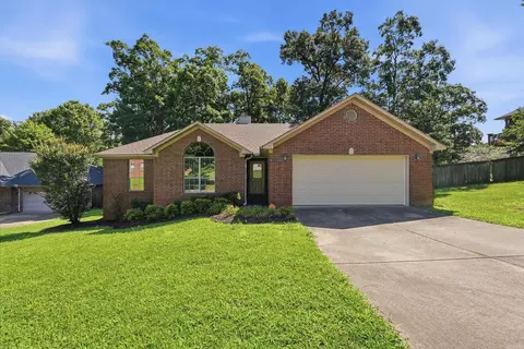 28 Hudson Bay Dr, Maumelle, AR 72113