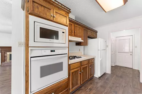 Kitchen - 14 Carwin Dr, Benton, AR 72015 photo 2 of 2