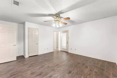 Living - 14 Carwin Dr, Benton, AR 72015 photo 7 of 7