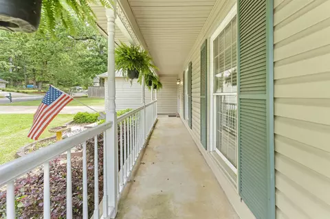 Exterior - 14 Carwin Dr, Benton, AR 72015 photo 2 of 9