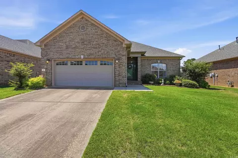28 Oak Tree Cir, Conway, AR 72032