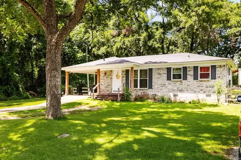 2832 Lakeside Dr, Benton, AR 72019