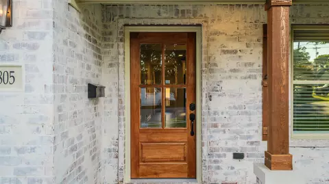 Entry Way - 805 Pearl, Benton, AR 72015 photo 1 of 5
