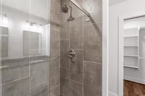 Bath - 805 Pearl, Benton, AR 72015 photo 2 of 4