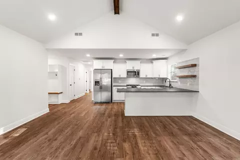 Entry Way - 805 Pearl, Benton, AR 72015 photo 3 of 5