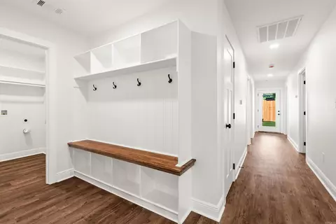 Entry Way - 805 Pearl, Benton, AR 72015 photo 4 of 5