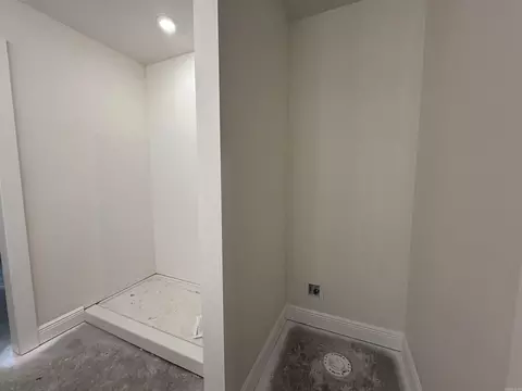Bath - 809 Pearl St, Benton, AR 72015 photo 3 of 4