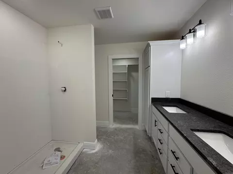 Bath - 809 Pearl St, Benton, AR 72015 photo 1 of 4