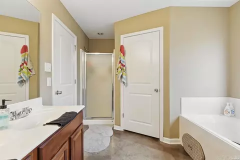 Bath - 1173 Tulip St, Haskell, AR 72015 photo 2 of 3