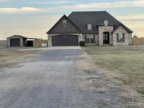 422 W State St, Caraway, AR 72419