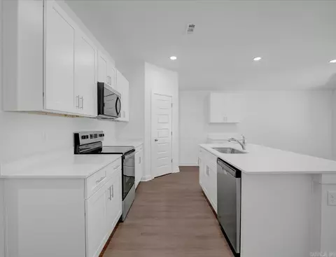 Kitchen - 40 Wolfsbridge Loop, Cabot, AR 72023 photo 2 of 2