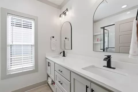 Bath - 3450 Maple Springs Dr, Conway, AR 72034 photo 3 of 5