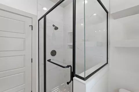 Bath - 3450 Maple Springs Dr, Conway, AR 72034 photo 4 of 5