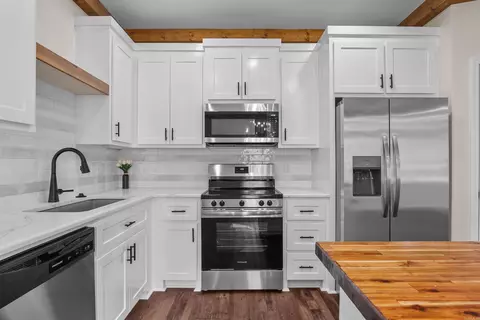 Kitchen - 109 E Florida St, Beebe, AR 72012 photo 1 of 2