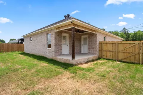 Exterior - 109 E Florida St, Beebe, AR 72012 photo 3 of 3