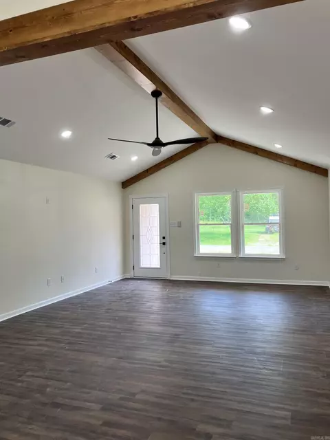 Living - 109 E Florida St, Beebe, AR 72012 photo 2 of 5
