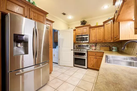 Kitchen - 2612 Durango Dr, Benton, AR 72019 photo 3 of 3