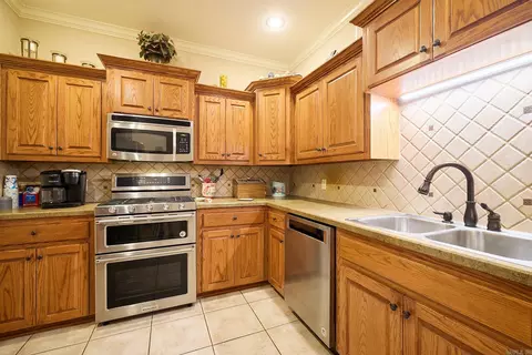 Kitchen - 2612 Durango Dr, Benton, AR 72019 photo 2 of 3