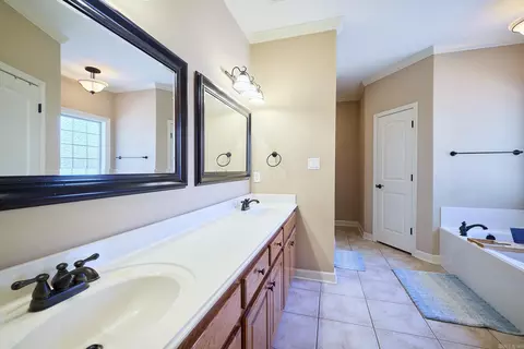 Bath - 2612 Durango Dr, Benton, AR 72019 photo 1 of 5