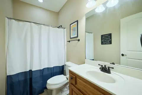 Bath - 2612 Durango Dr, Benton, AR 72019 photo 4 of 5