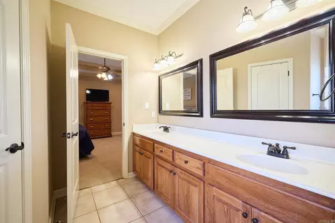 Bath - 2612 Durango Dr, Benton, AR 72019 photo 2 of 5
