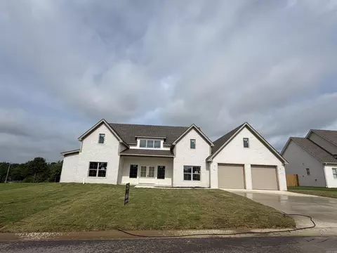 1221 Zenyatta Ct, Searcy, AR 72143