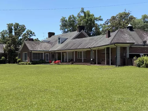 Exterior - 1 Elmwood Cir, Pine Bluff, AR 71603 photo 3 of 12