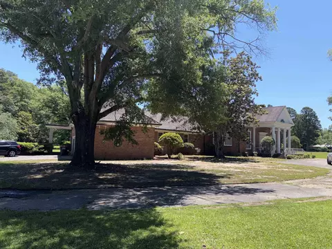 Exterior - 1 Elmwood Cir, Pine Bluff, AR 71603 photo 2 of 12