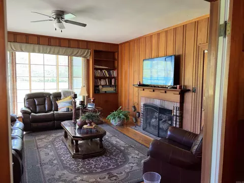 Living - 1 Elmwood Cir, Pine Bluff, AR 71603 photo 3 of 3