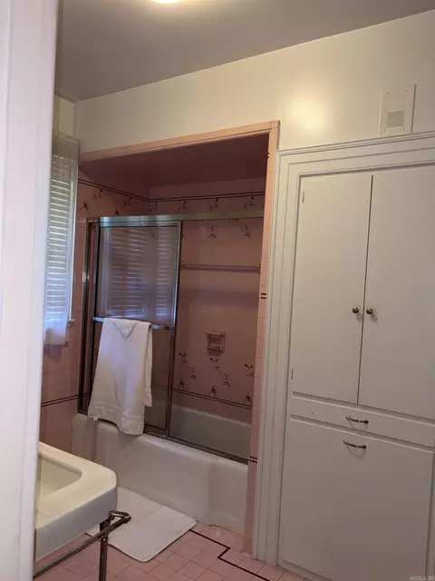 Bath - 1 Elmwood Cir, Pine Bluff, AR 71603 photo 4 of 5