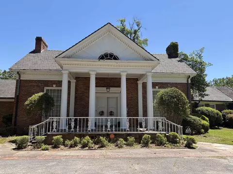 1 Elmwood Cir, Pine Bluff, AR 71603