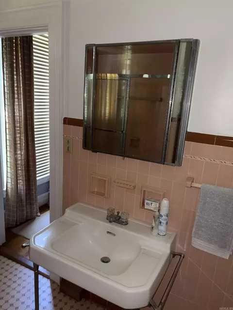 Bath - 1 Elmwood Cir, Pine Bluff, AR 71603 photo 5 of 5