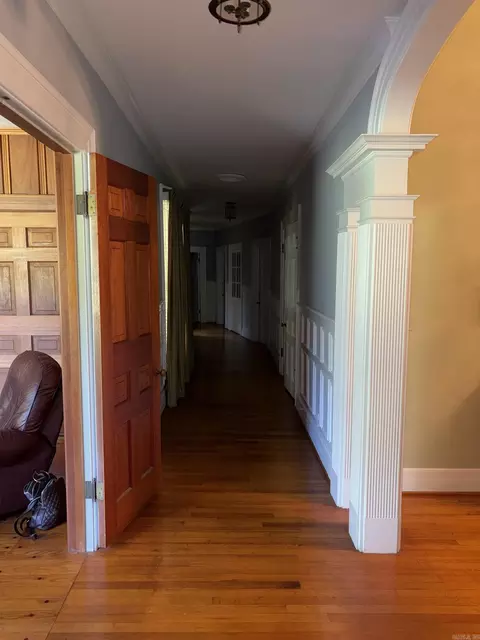 Entry Way - 1 Elmwood Cir, Pine Bluff, AR 71603 photo 4 of 5