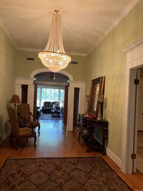 Entry Way - 1 Elmwood Cir, Pine Bluff, AR 71603 photo 2 of 5