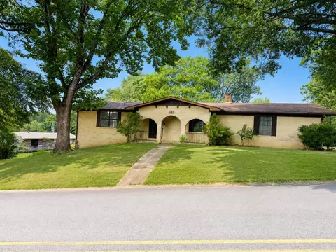 122 Village Rd Dr, Hot Springs, AR 71913
