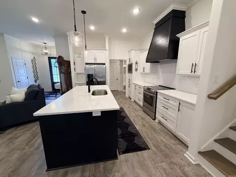 Kitchen - 4025 Elizabeth Ct, Benton, AR 72019 photo 3 of 9